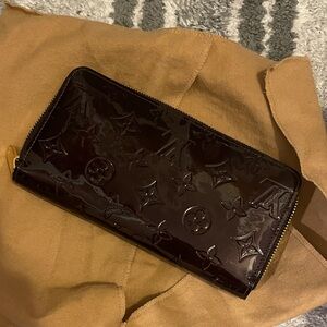 Louis Vuitton Vernis Glossy Monogram Zip Wallet in Deep Brown